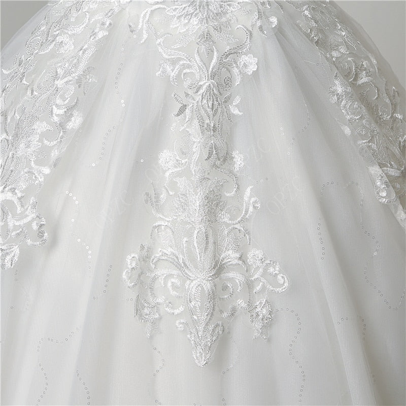 Luxury Lace Applique Plus Size Wedding Dress with Long Train - Robe de Mariée