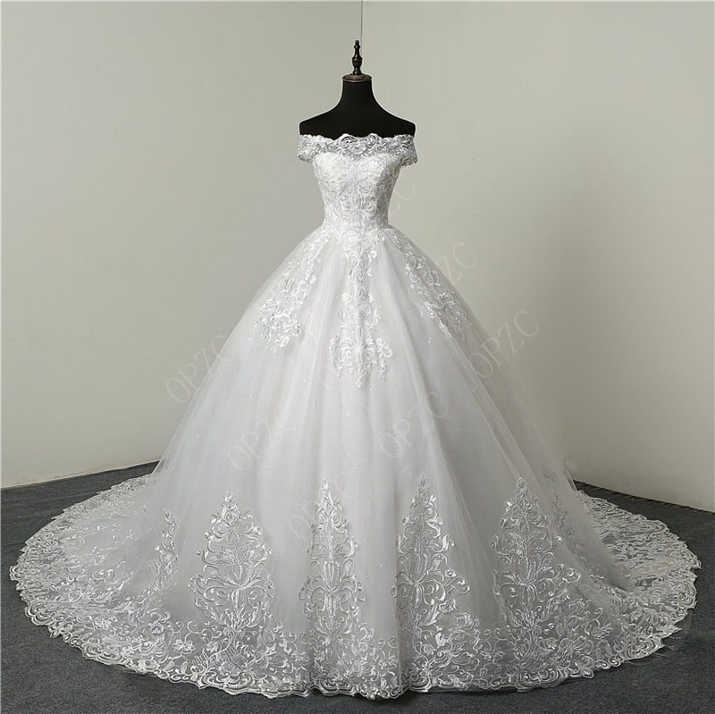 Luxury Lace Applique Plus Size Wedding Dress with Long Train - Robe de Mariée