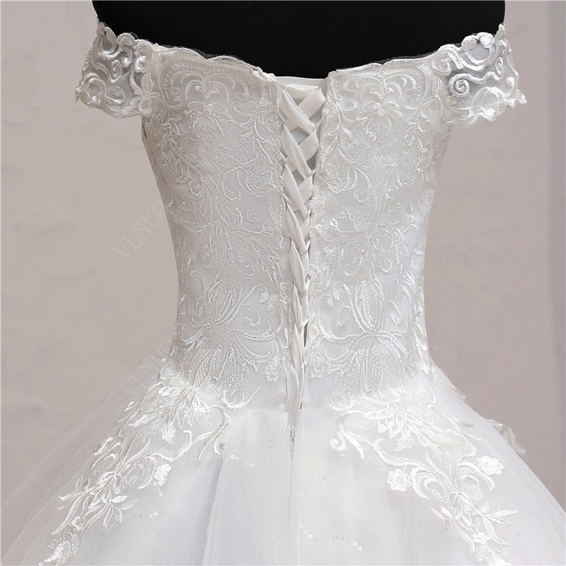 Luxury Lace Applique Plus Size Wedding Dress with Long Train - Robe de Mariée